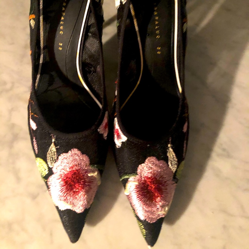 Women’s Size 8 Zara Black Mesh Pumps.
Brand new